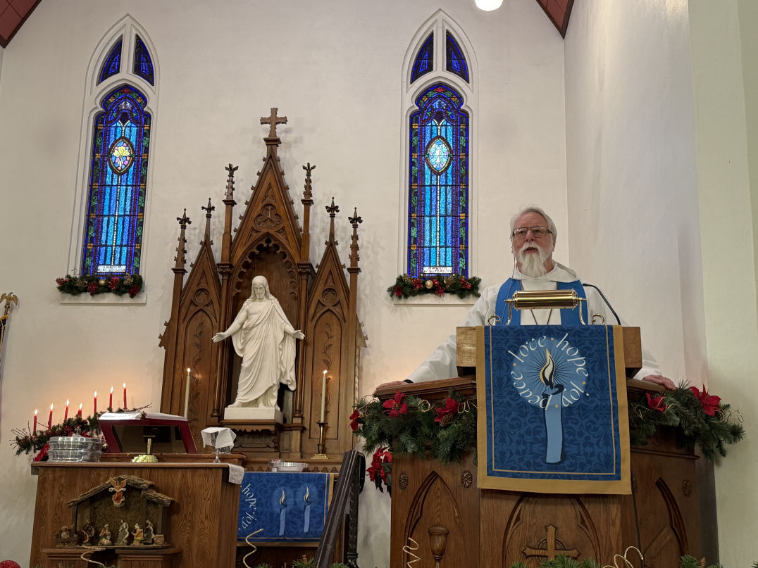 Wallingford Lutheran Church Iowa ELCA Pastor John Wolf Altar Morphew Photo